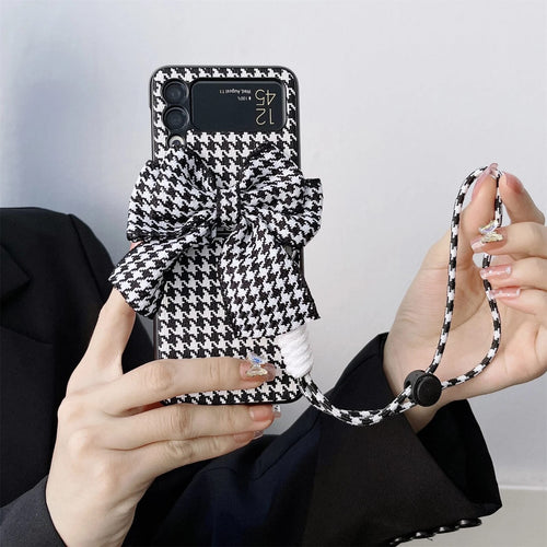 (Buy 1 Get 1 Free) Black-White Bow Armband Samsung Case